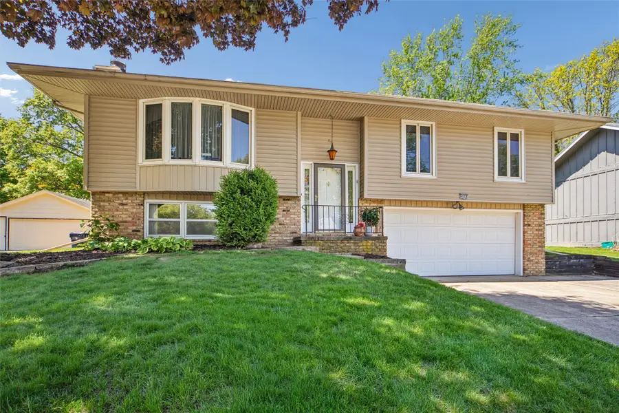 4028 81st Street, Urbandale, IA 50322 - #2