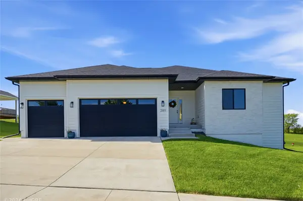 2811 Bos Landen Drive, Pella, IA 50219