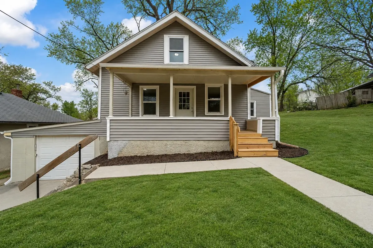 316 N 9th Avenue W, Newton, IA 50208 - #1