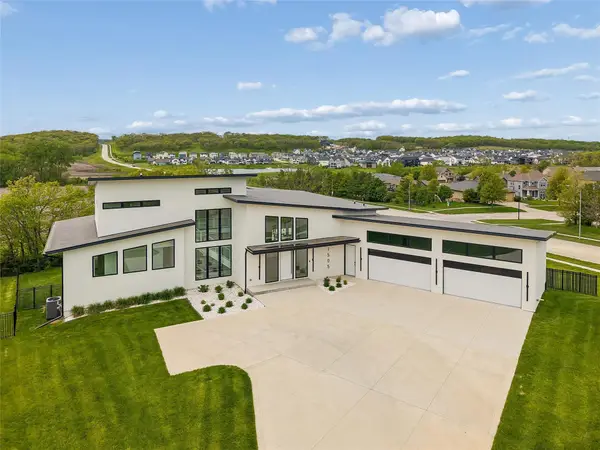 1505 S Dawsons Cove, West Des Moines, IA 50266