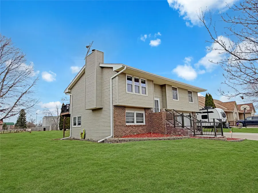 8735 NW 53rd Place, Johnston, IA 50131 - #2