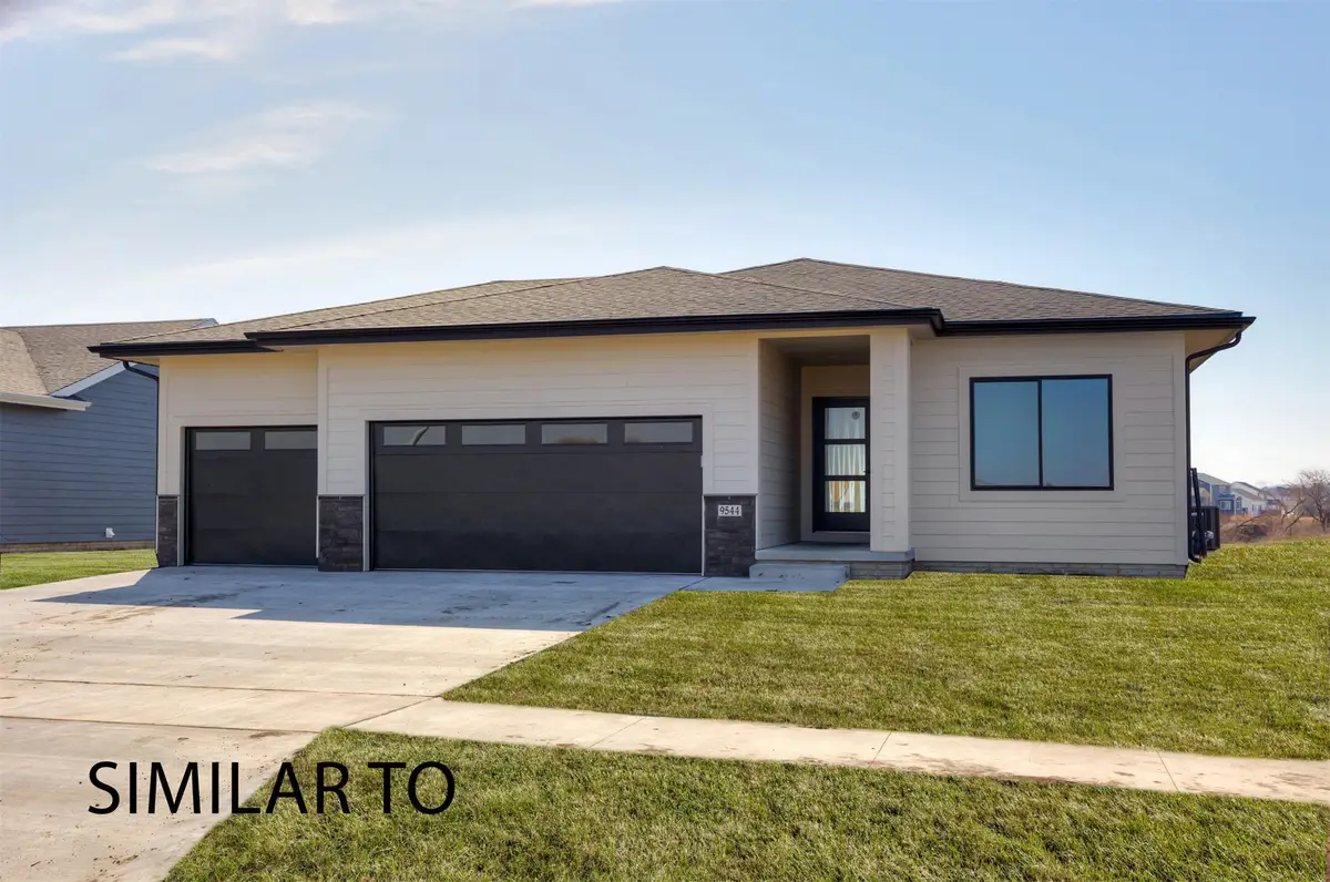 16314 Ironwood Lane, Urbandale, IA 50323 - #1