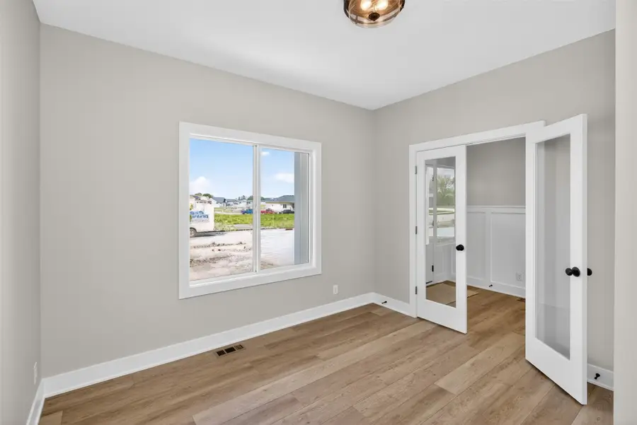 17550 Brookview Drive, Urbandale, IA 50322 - #2