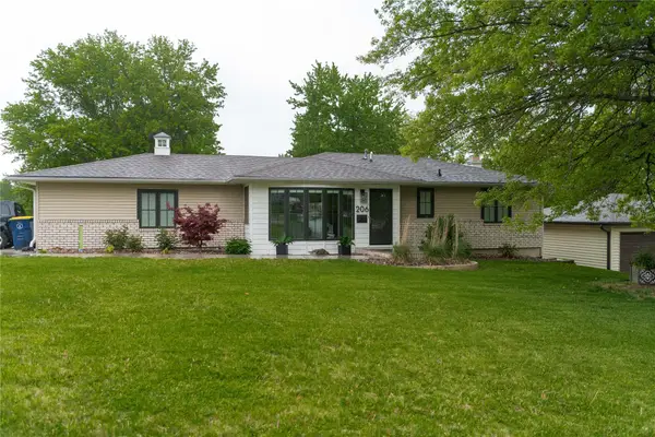 206 University Street, Pella, IA 50219