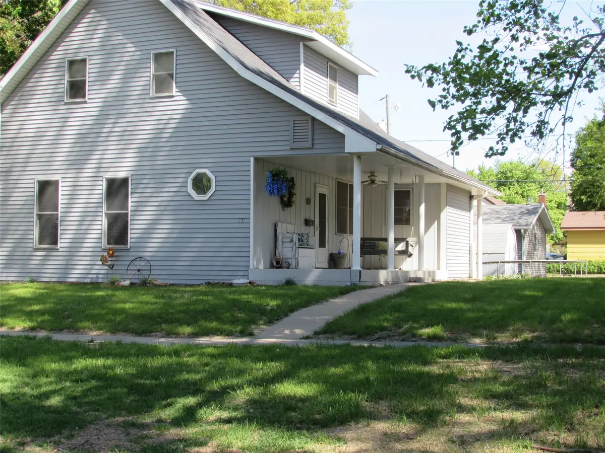213 W Robinson Street, Knoxville, IA 50138 - #1