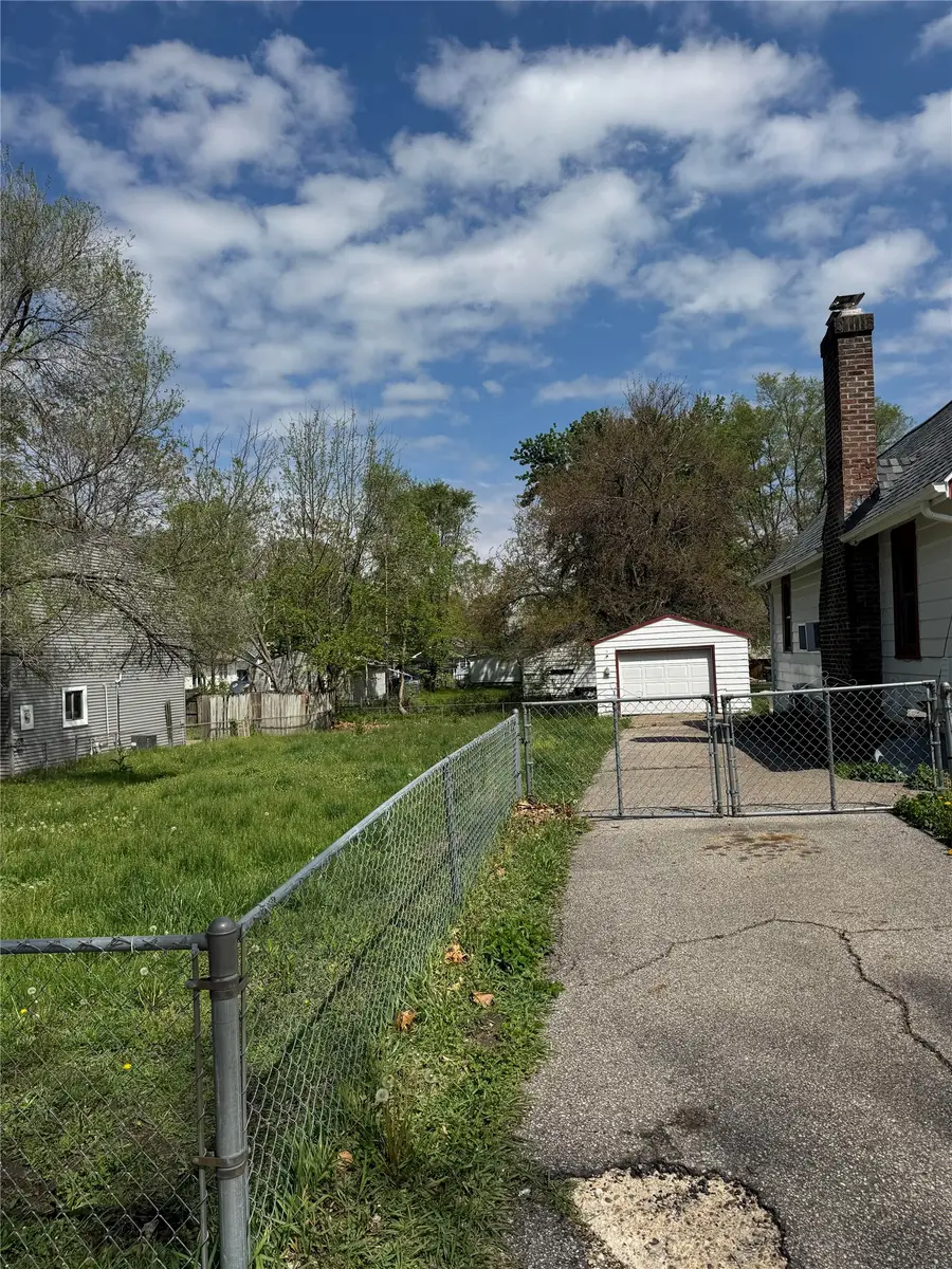 1317 E 16th Street, Des Moines, IA 50316 - #2