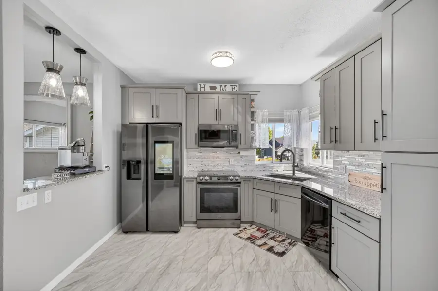5015 71st Street, Urbandale, IA 50322 - #3