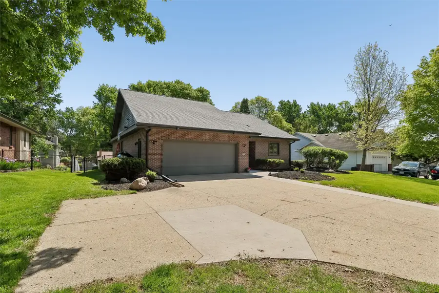 609 Valley West Drive, West Des Moines, IA 50265 - #2