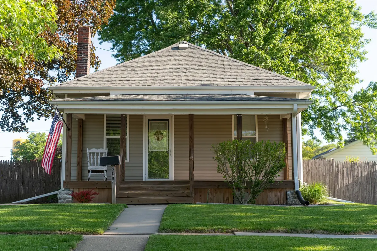 809 W Washington Street, Knoxville, IA 50138 - #1