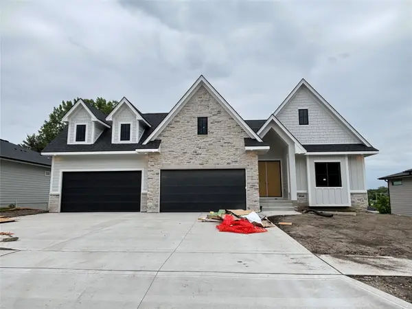 15801 Hickory Drive, Urbandale, IA 50323