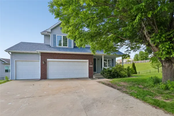 6914 Aubrey Court, Johnston, IA 50131