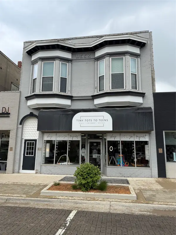 120 N Howard Street, Indianola, IA 50125