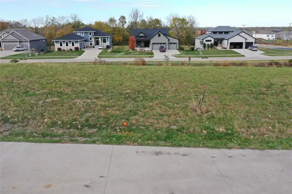 8086 NW 100th Street, Johnston, IA 50131