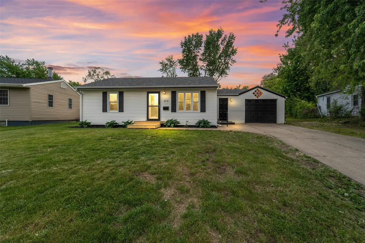 613 E 26th Street S, Newton, IA 50208 - #1