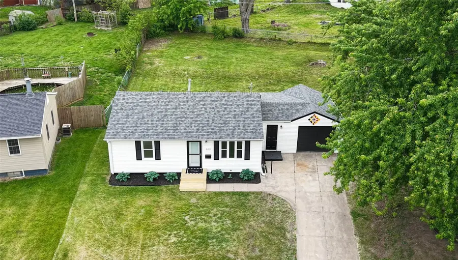 613 E 26th Street S, Newton, IA 50208 - #2