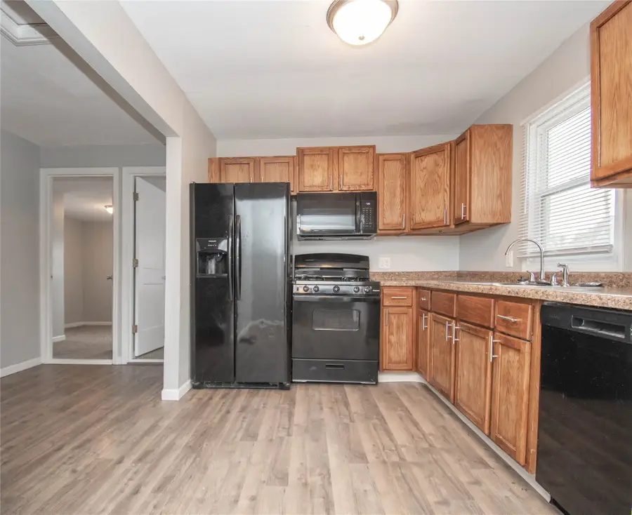 911 Frazier Avenue, Des Moines, IA 50315 - #3