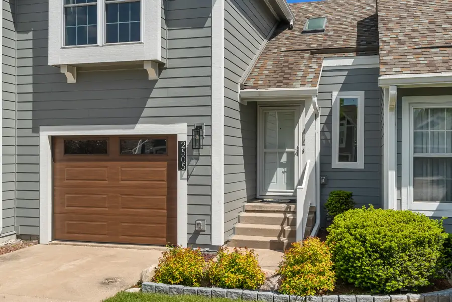 2505 82nd Street, Urbandale, IA 50322 - #2