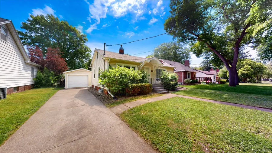 4045 11th Place, Des Moines, IA 50313 - #2