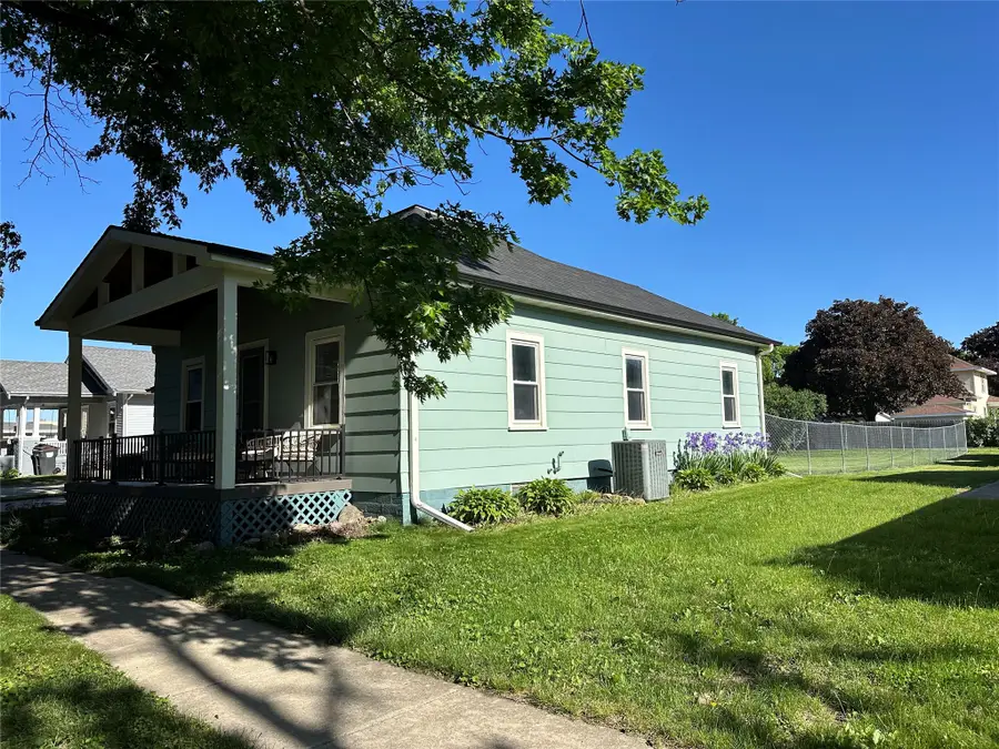 317 E Washington Street, Winterset, IA 50273 - #3