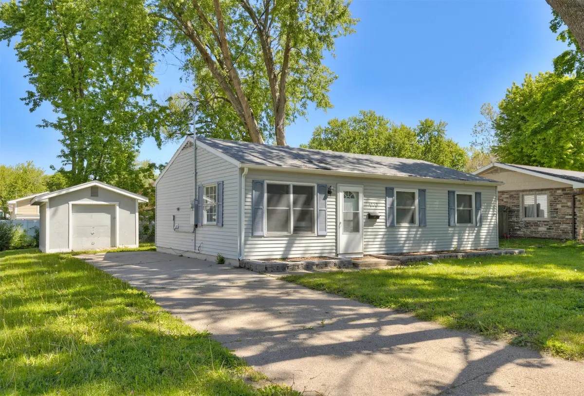 4030 E Seneca Avenue, Des Moines, IA 50317 - #1