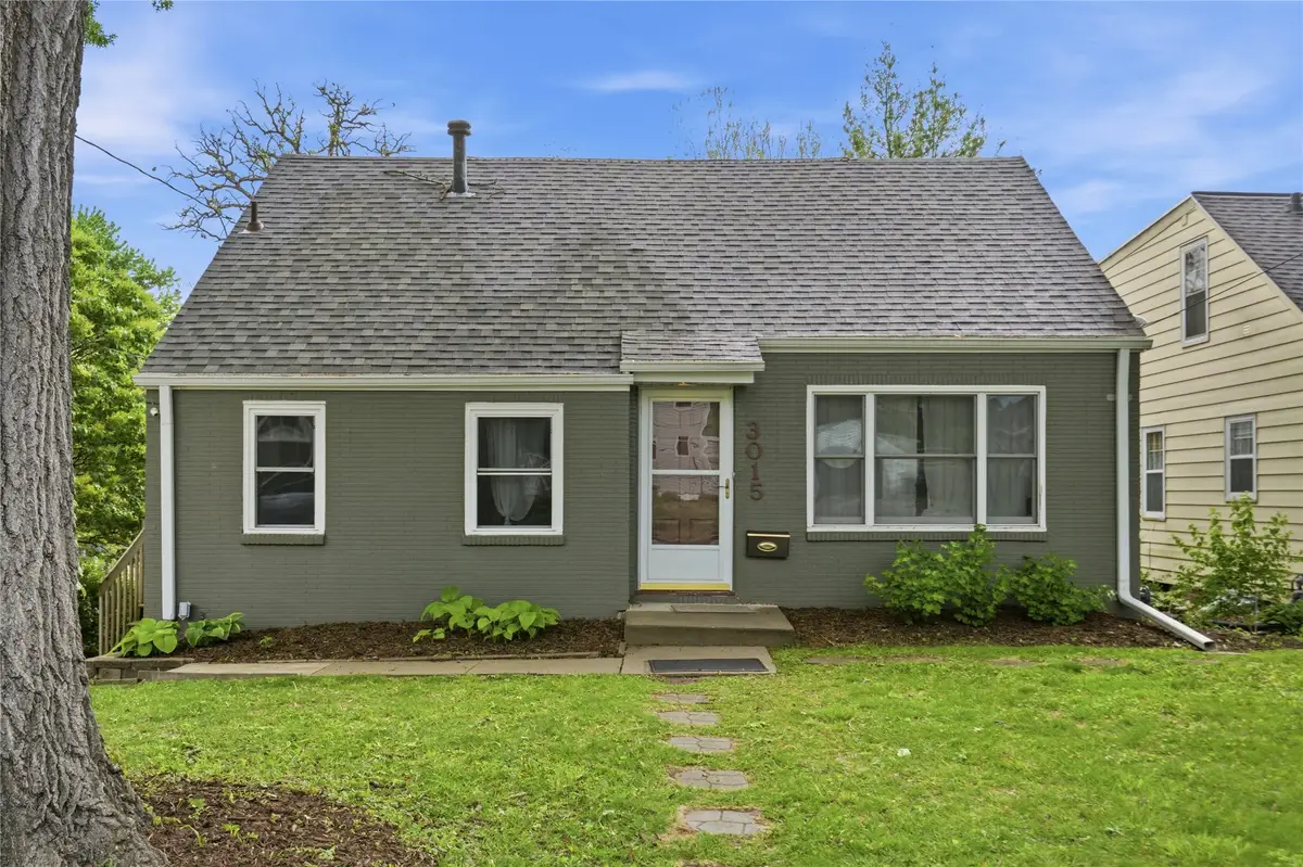 3015 40th Place, Des Moines, IA 50310 - #1