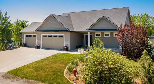 207 North Point Lane, Dallas Center, IA 50063