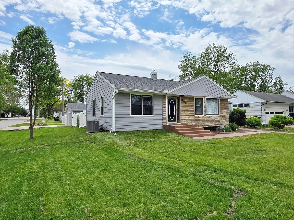 800 Walnut Street, Waukee, IA 50263 - #1