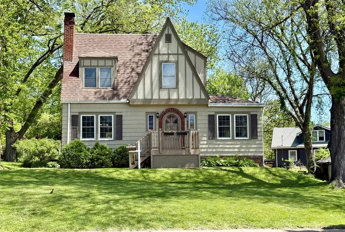 907 37th Street, Des Moines, IA 50312 - #1