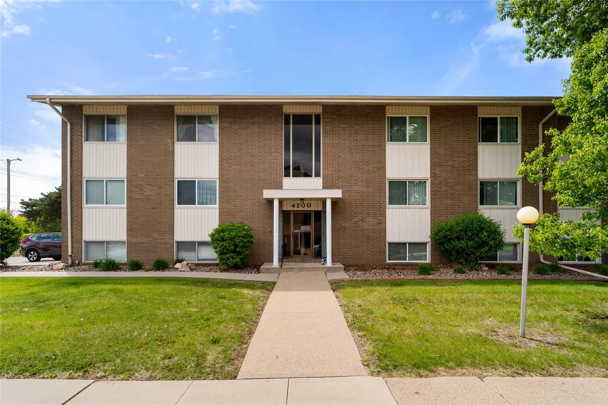 4200 62nd Street #5, Urbandale, IA 50322 - #1