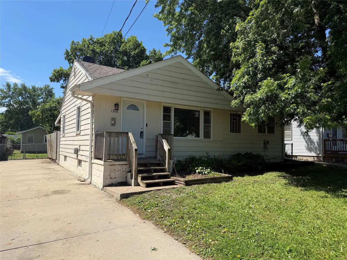 1328 Carrie Avenue, Des Moines, IA 50315 - #1