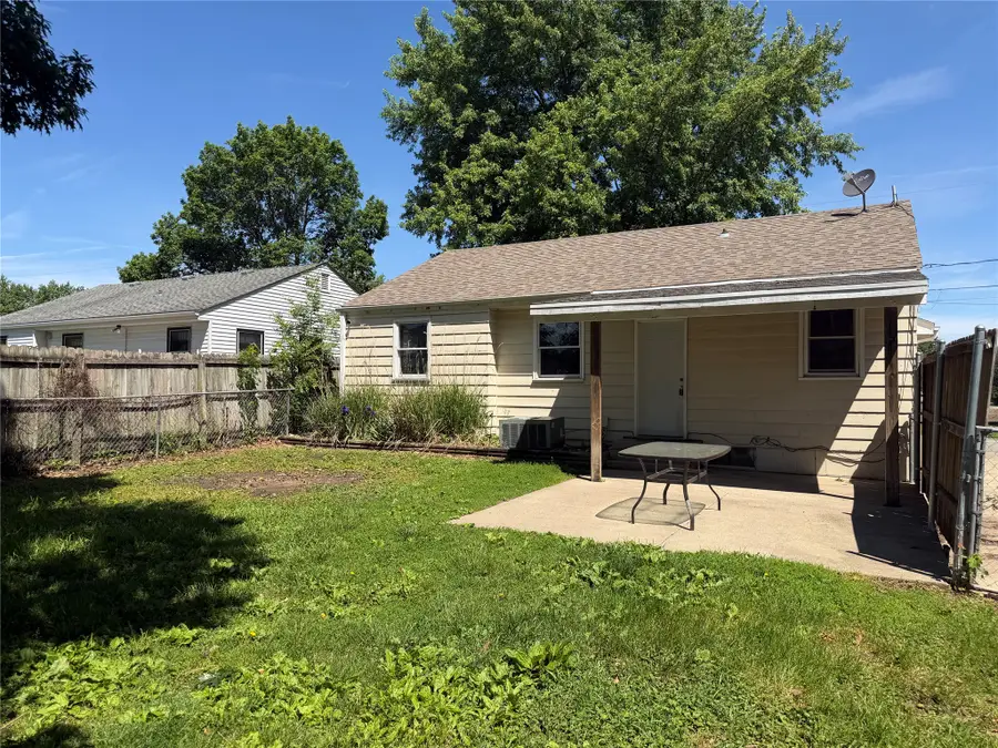 1328 Carrie Avenue, Des Moines, IA 50315 - #2