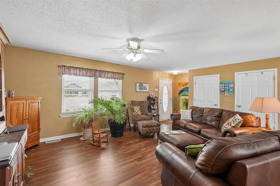 403 E 28th Street S, Newton, IA 50208 - #3