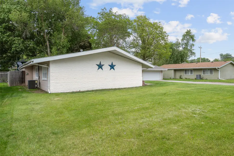 1403 Lewis Avenue, Des Moines, IA 50315 - #2