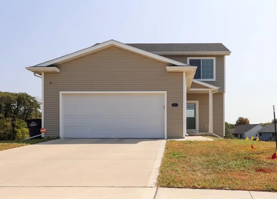 2351 Shadow Creek Circle, Des Moines, IA 50320 - #2
