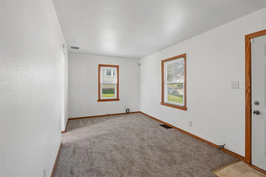 3305 E 13th Street, Des Moines, IA 50316 - #3
