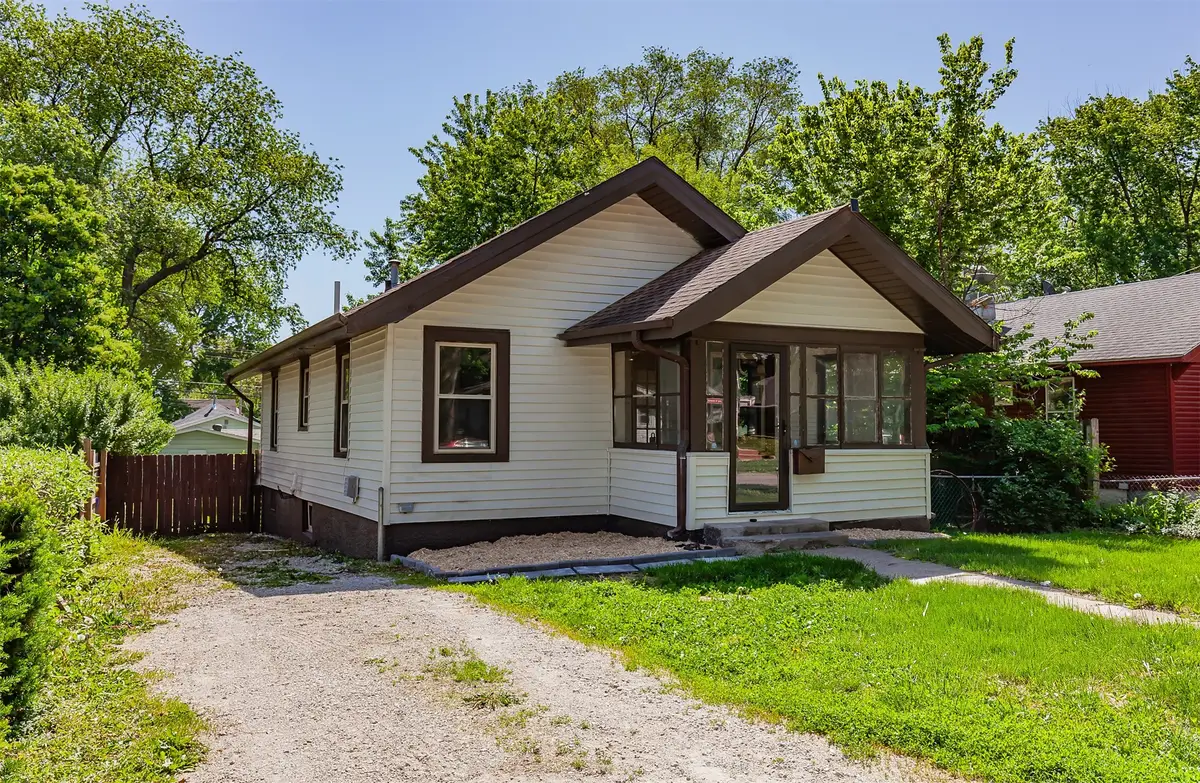 3301 Columbia Street, Des Moines, IA 50313 - #1