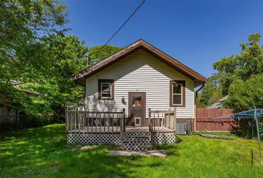 3301 Columbia Street, Des Moines, IA 50313 - #3