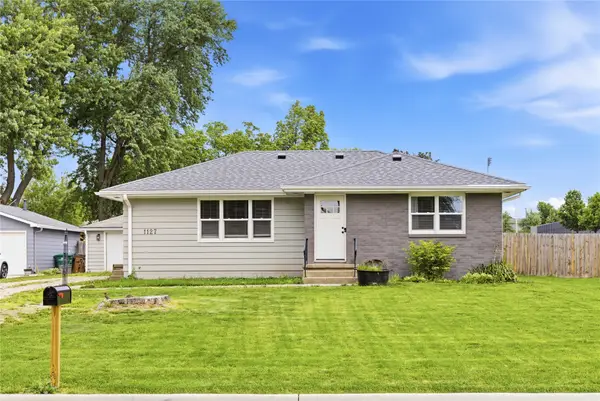 1127 Maple Avenue, Norwalk, IA 50211