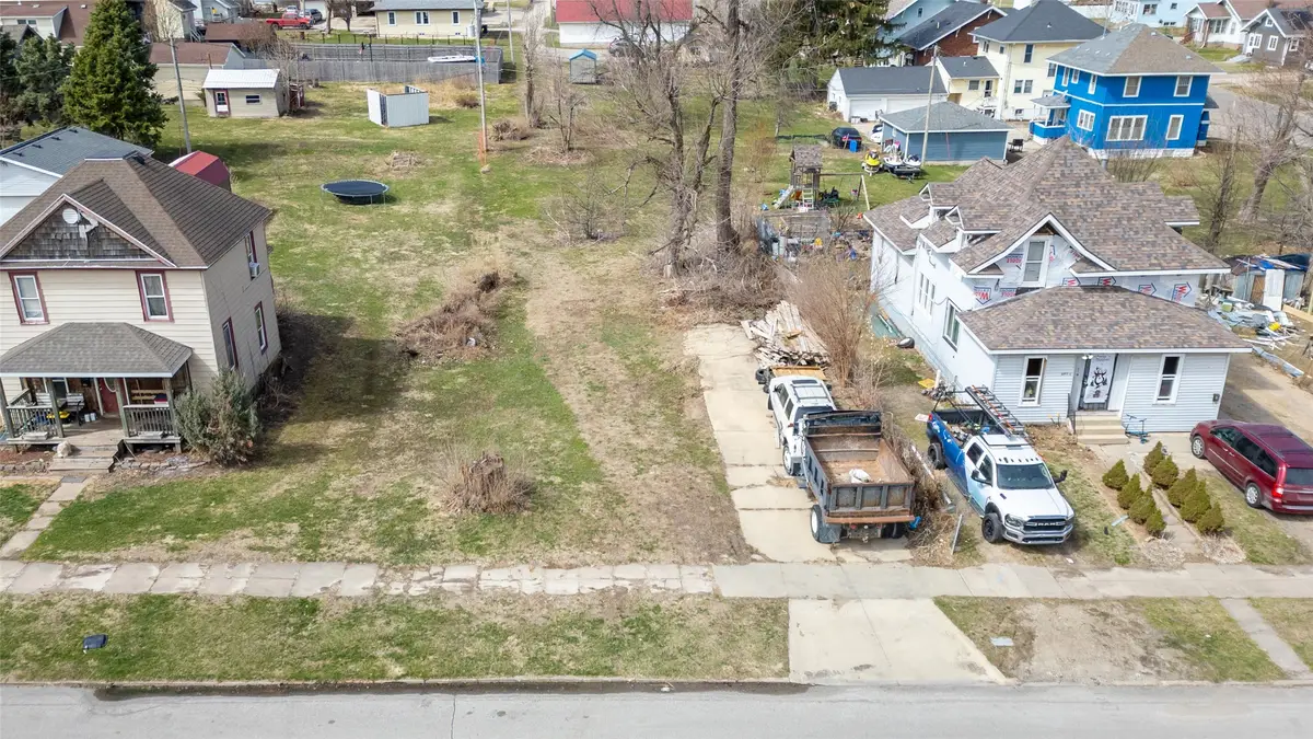 208 N 6th Street, Marshalltown, IA 50158 - #1