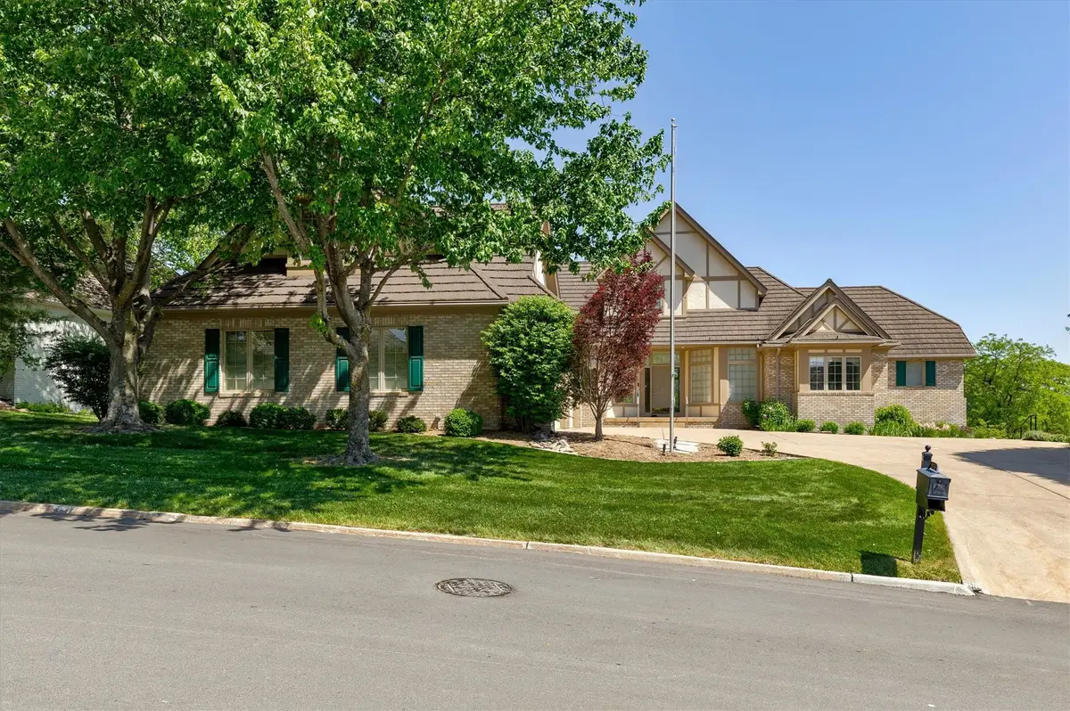 5576 Glen Oaks Pointe, West Des Moines, IA 50266 - #1