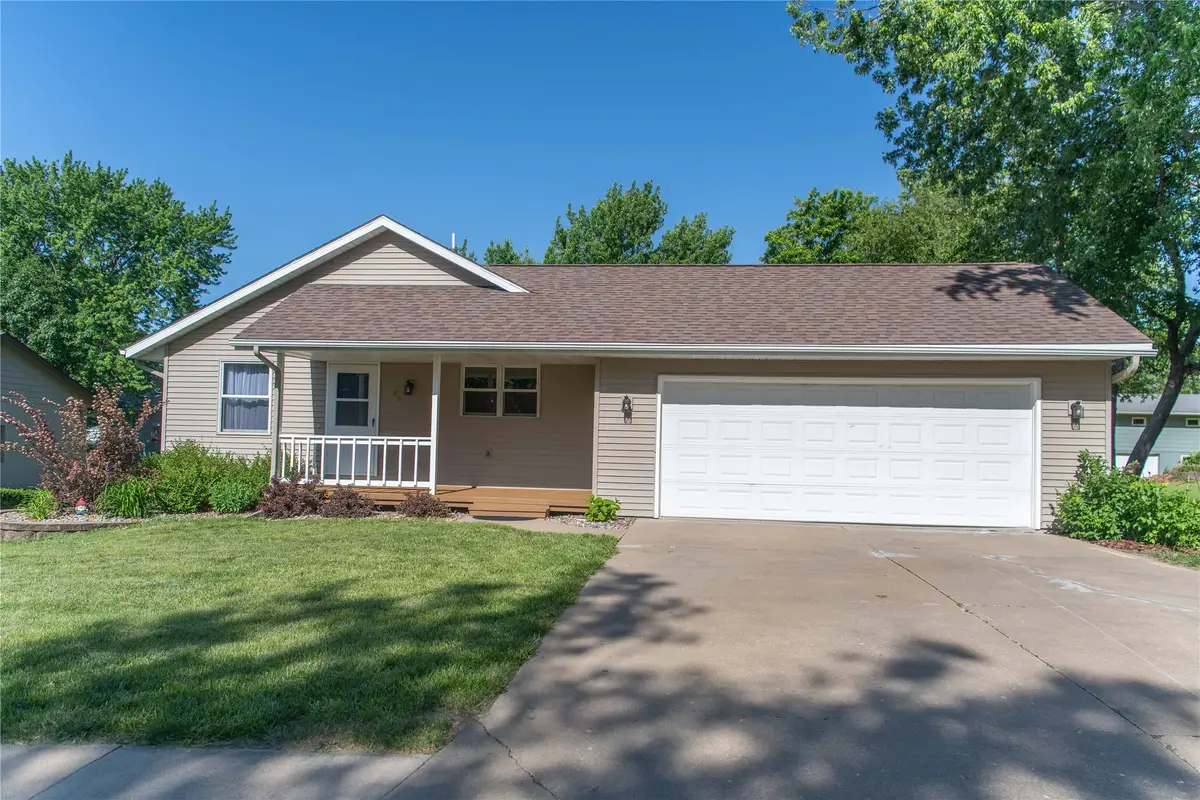 1329 N Prairie Street, Pella, IA 50219 - #1
