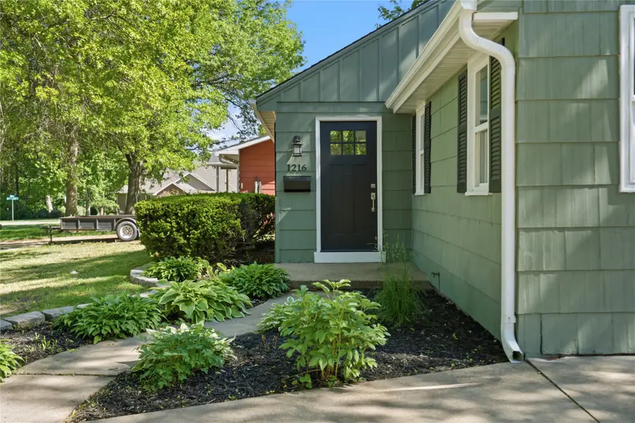 1216 Marion Avenue, Pella, IA 50219 - #2
