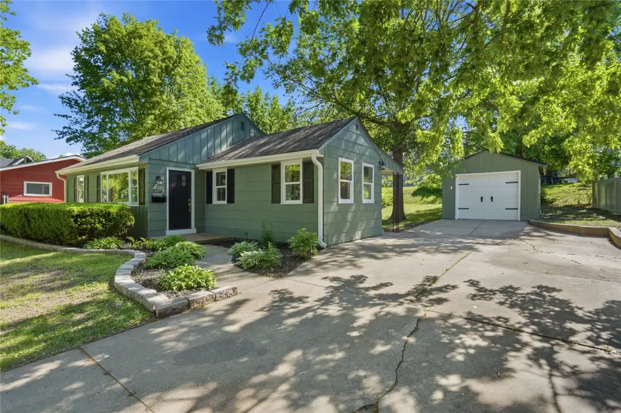 1216 Marion Avenue, Pella, IA 50219 - #3