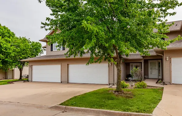 4160 100th Street #17, Urbandale, IA 50322