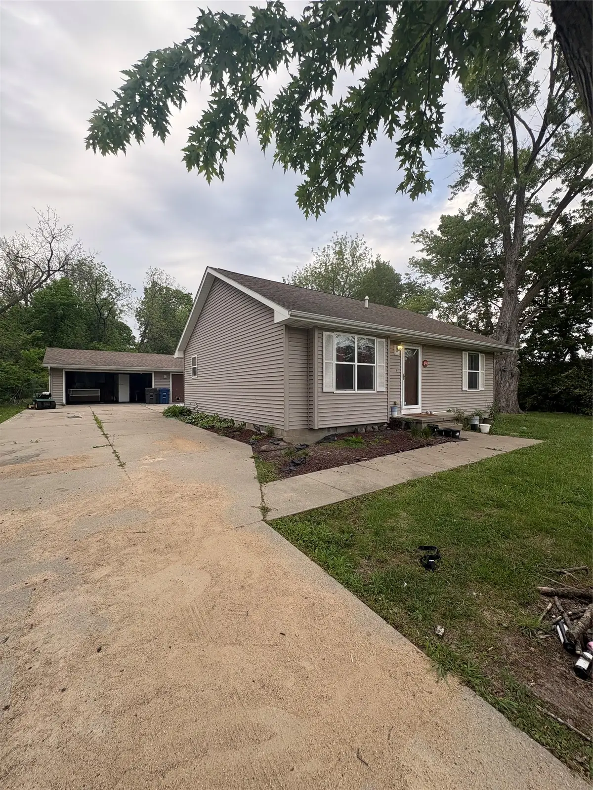346 E Titus Avenue, Des Moines, IA 50315 - #1