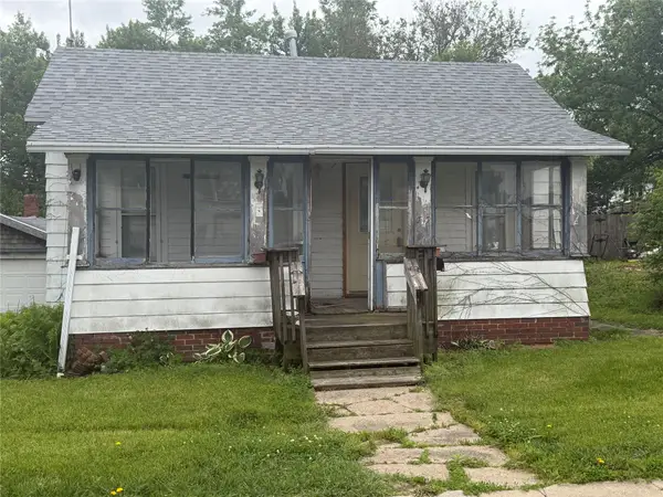 715 N 3rd Avenue E, Newton, IA 50208