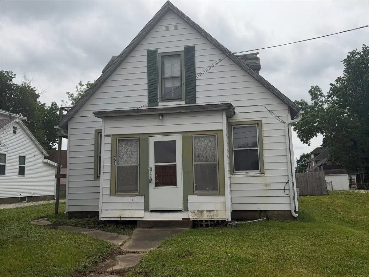 507 N 2nd Avenue W, Newton, IA 50208 - #1