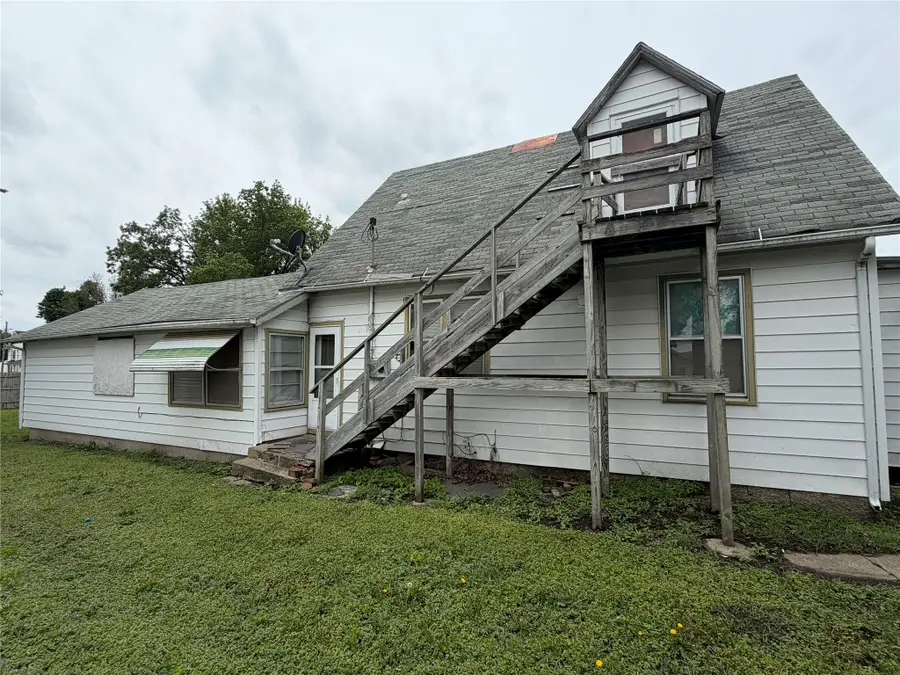507 N 2nd Avenue W, Newton, IA 50208 - #3