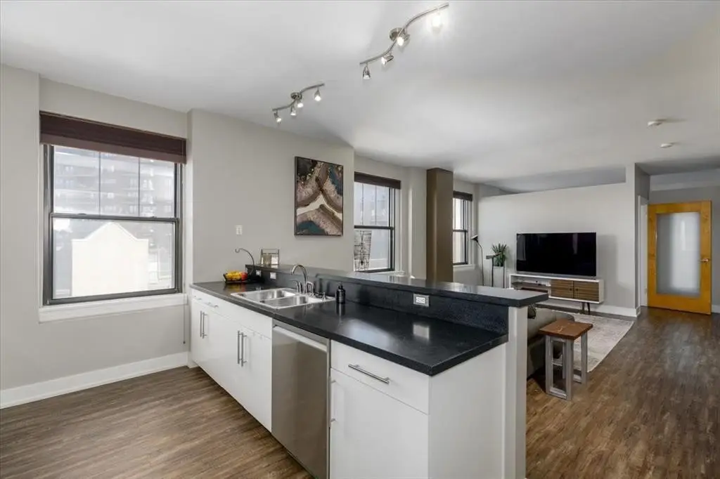400 Walnut Street #403, Des Moines, IA 50309 - #1