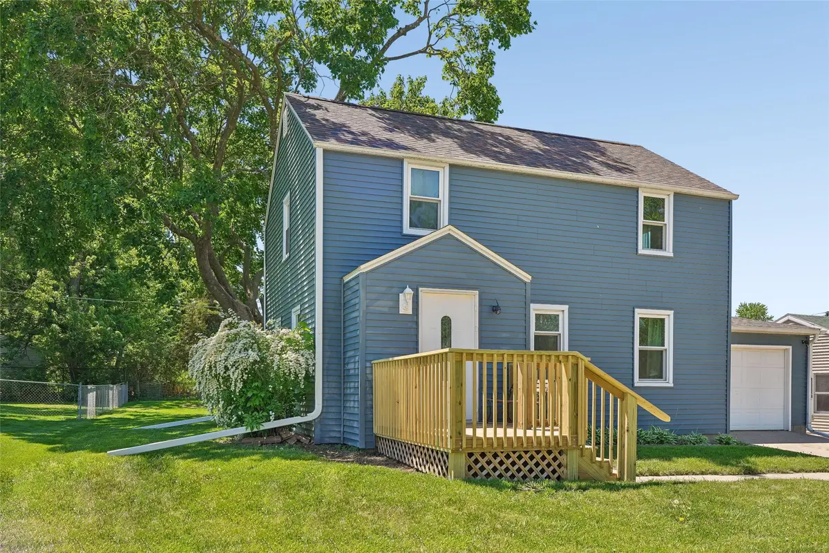 2007 S 3rd Avenue E, Newton, IA 50208 - #1
